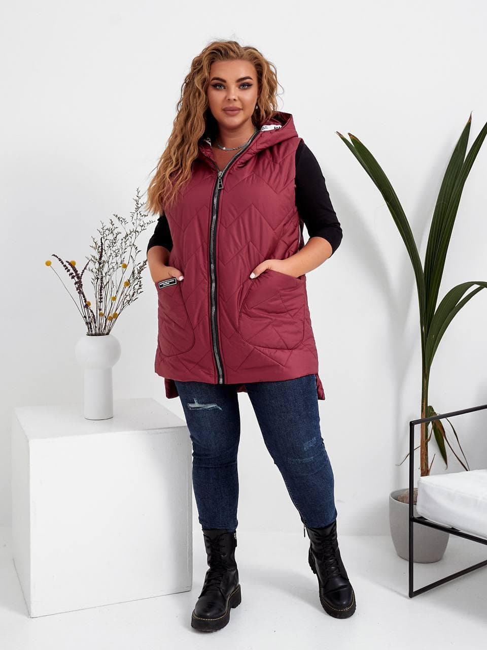 Жіночий жилетка з накладними кишенями оливкового кольору