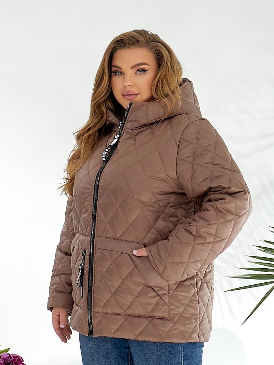 Жіноча демісезонна куртка молочного кольору