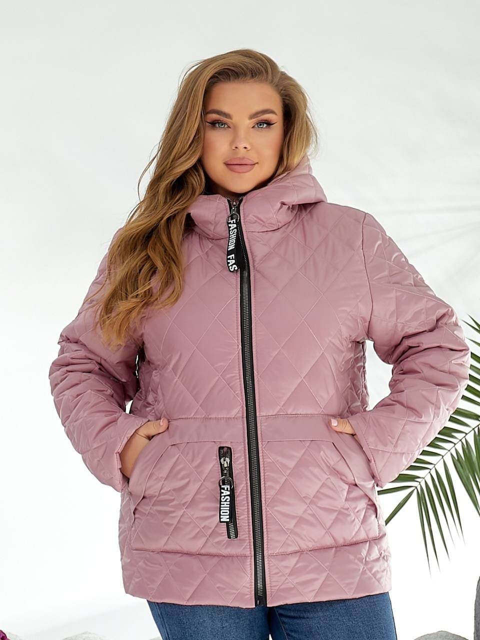 Жіноча демісезонна куртка молочного кольору