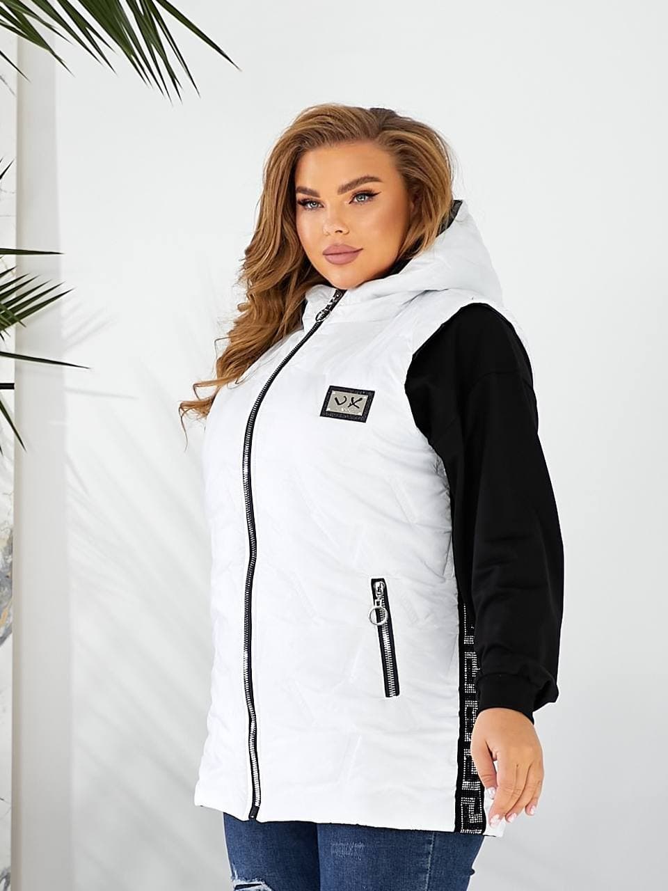 Жіноча жилетка колір з капюшоном колір червоний