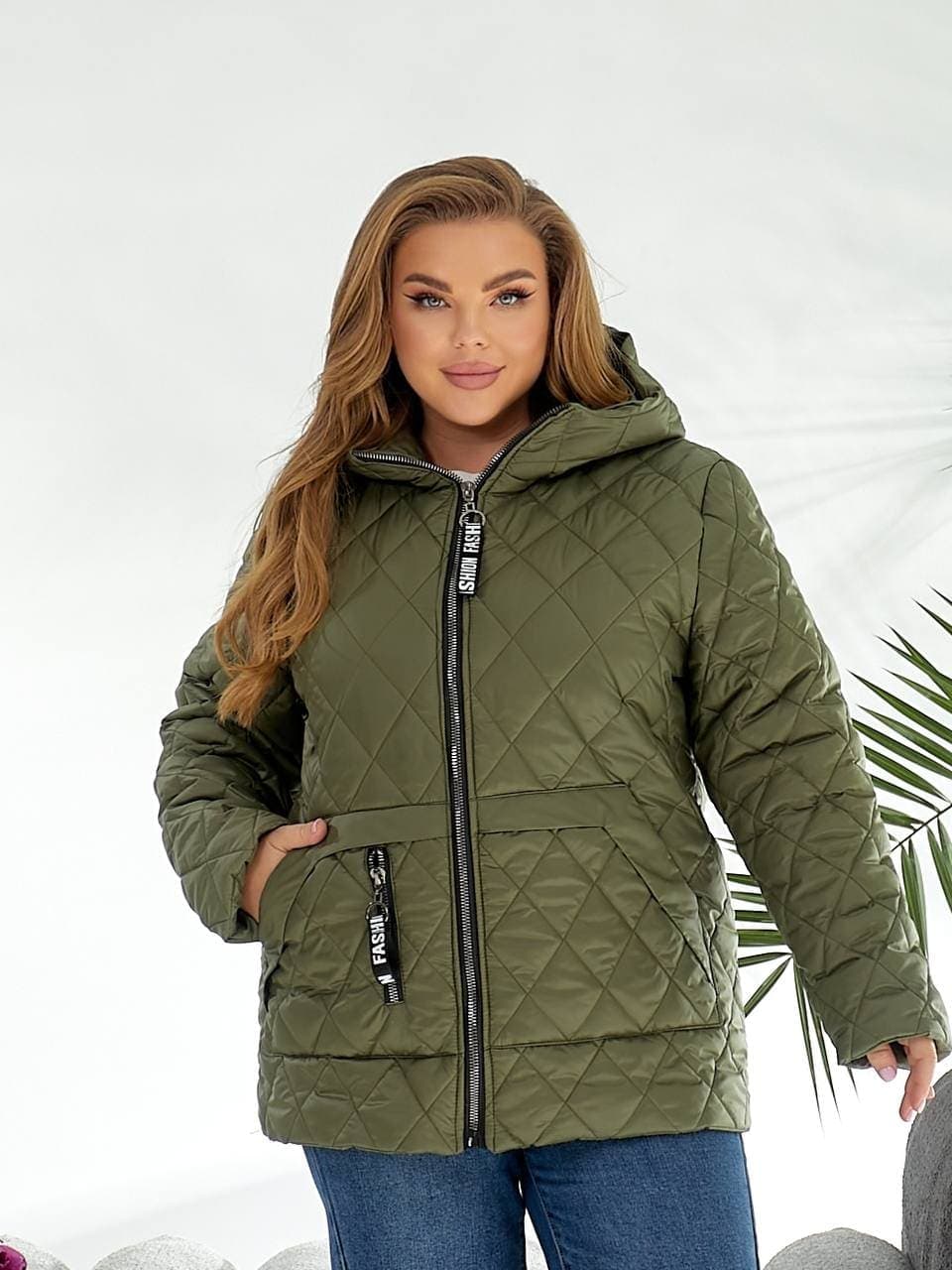 Жіноча демісезонна куртка молочного кольору