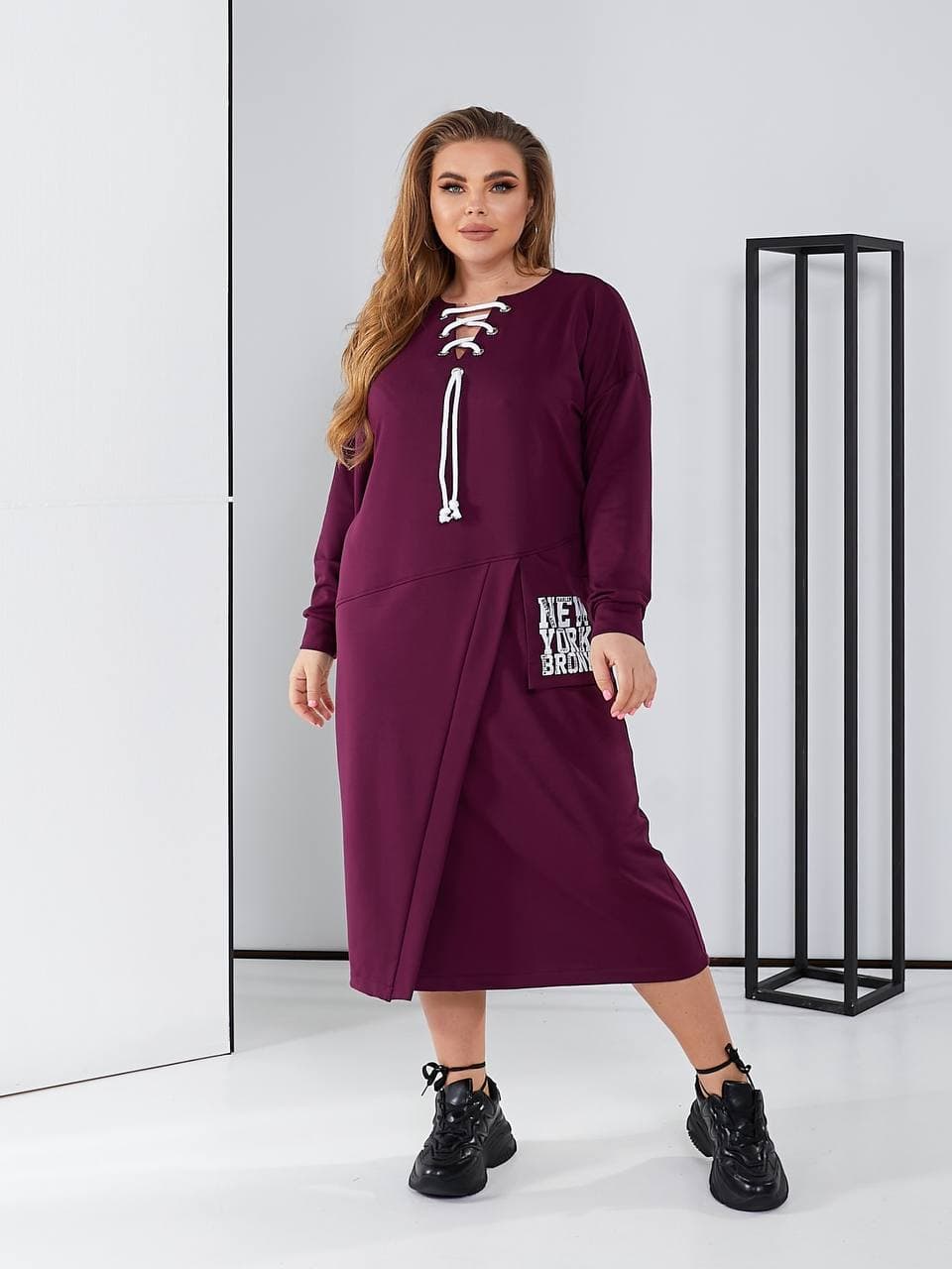 Жіноча сукня у спортивному стилі колір винний