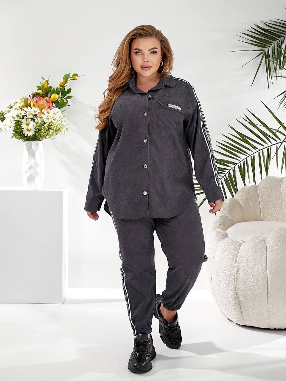 Жіночий прогулянковий костюм графітового кольору