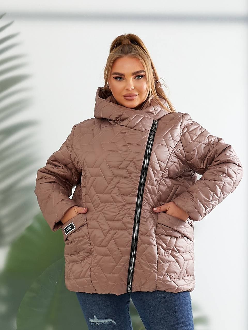 Жіноча демісезонна куртка колір молочний