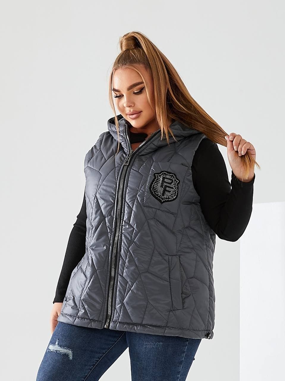 Жіноча жилетка з капюшоном колір запорошена троянда