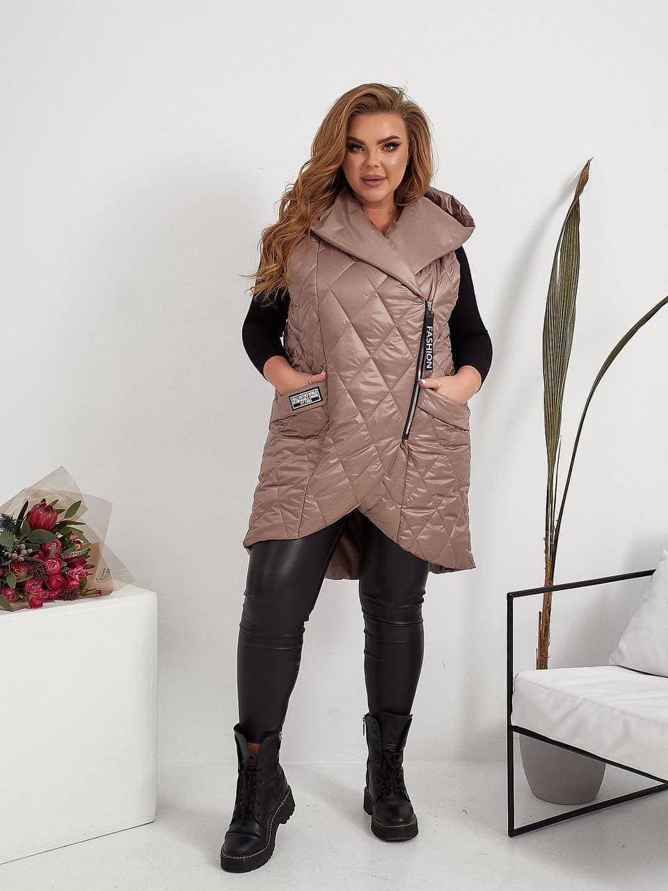 Жіночий жилет прямого крою з кишенями графітового кольору