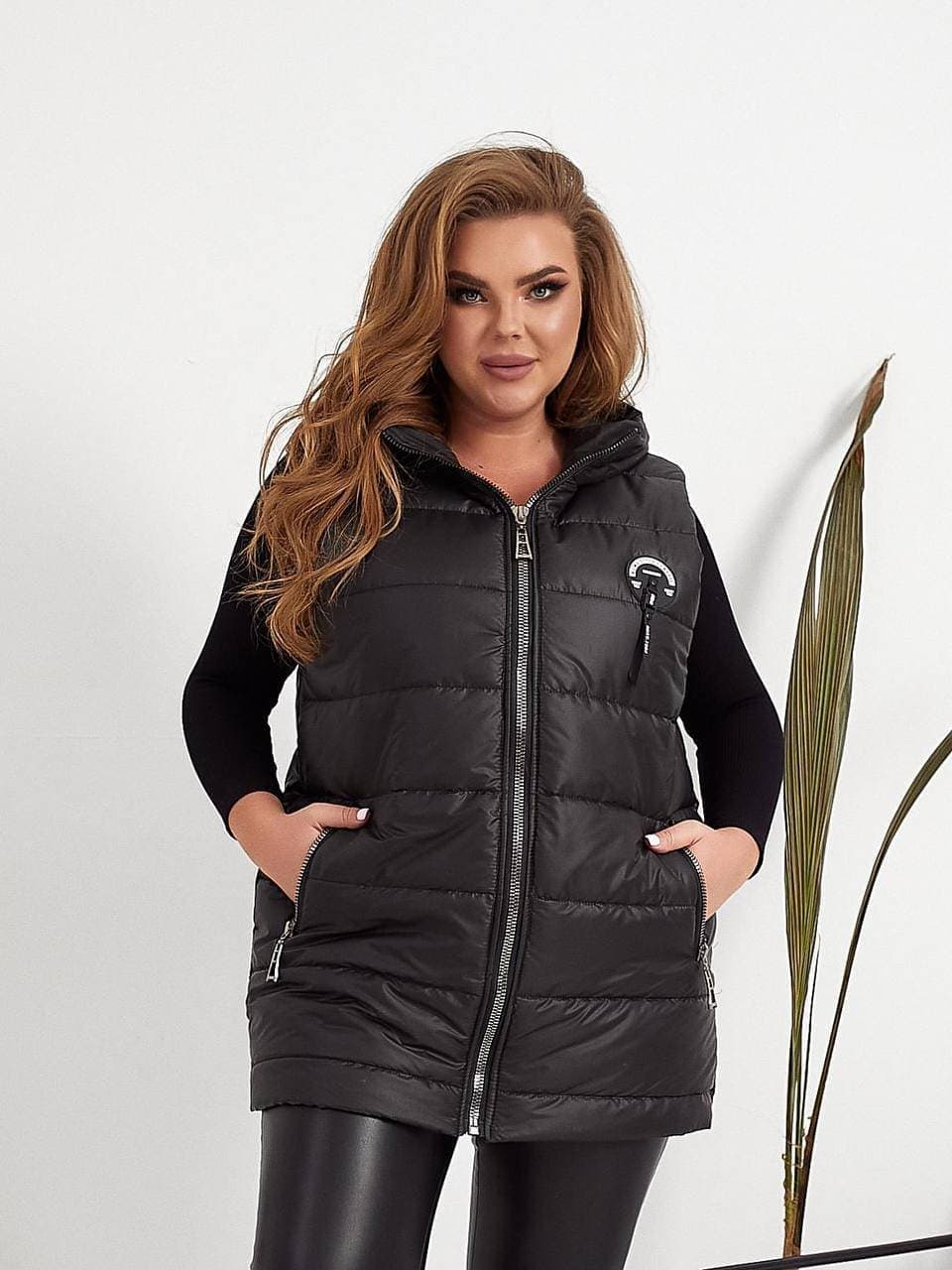 Жіночий стьобаний жилет прямого крою з кишенями на змійці червоного кольору